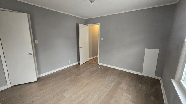 Building Photo - 2 bedroom 1 bathroom home