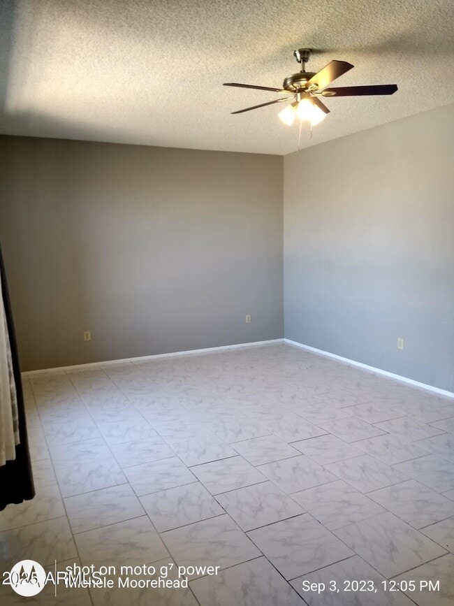Building Photo - 10631 W Edgewood Dr