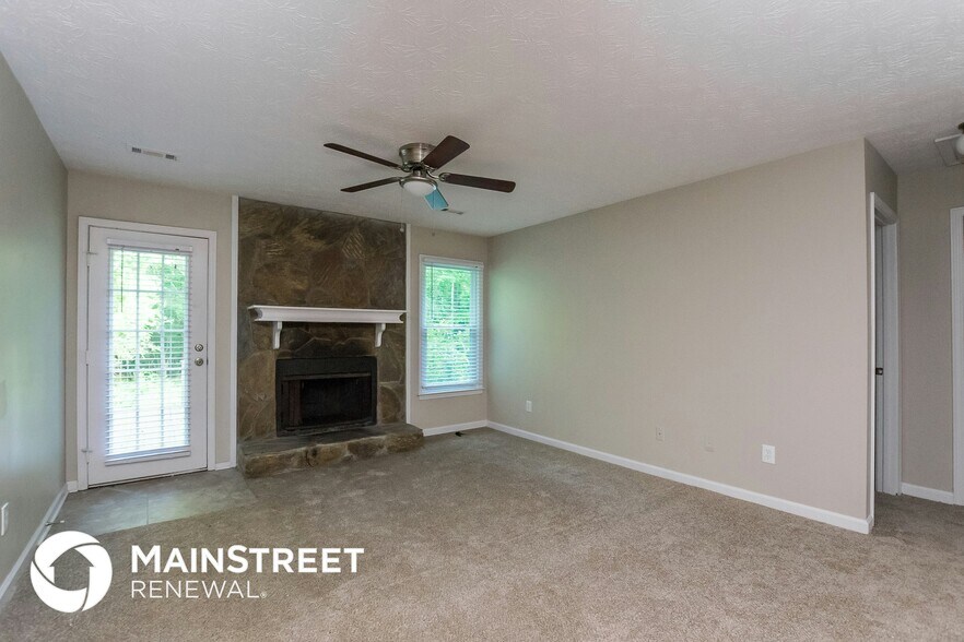 Building Photo - 8693 Collins Dr