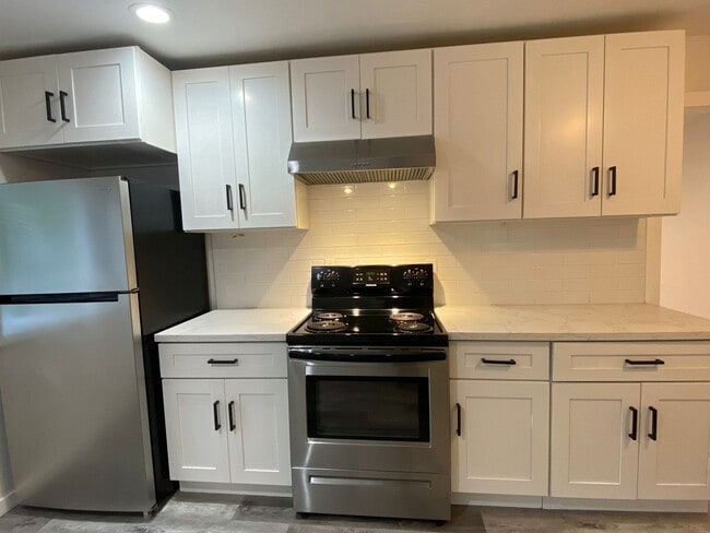 Building Photo - Renovated single family home in Seattle! B...
