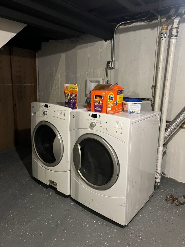 Building Photo - 2325 S 11th Ave