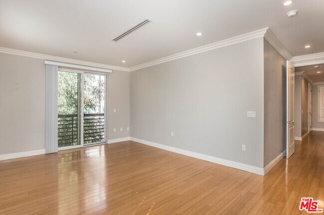 Building Photo - 1283 Havenhurst Dr
