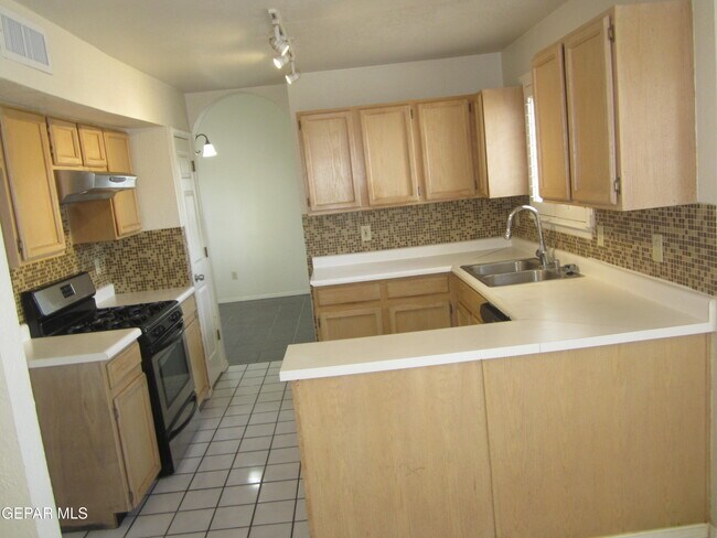 Building Photo - 6924 Imperial Ridge Dr