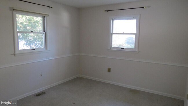 Building Photo - 1043 W Areba Ave