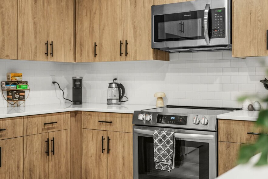 Building Photo - 3505 NE Creston Ave