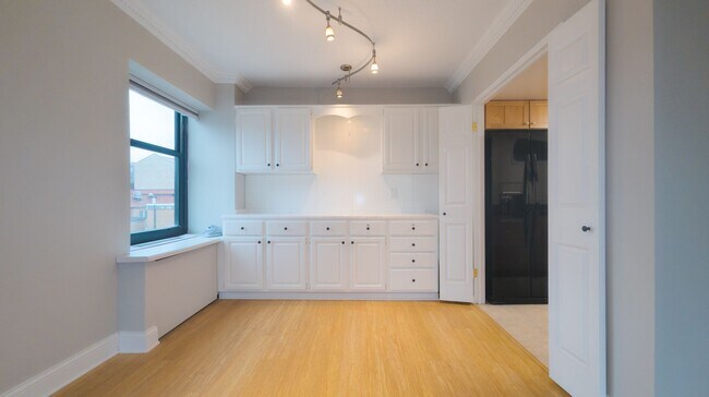 Building Photo - 207 5th Ave SW