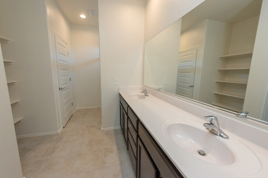 Building Photo - 10321 N Arroyo Lupine Way