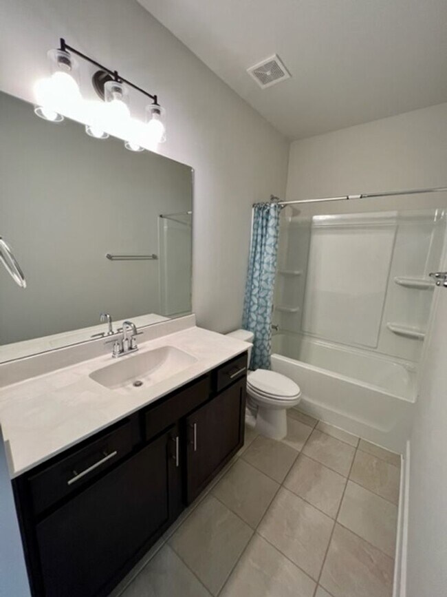 Building Photo - Beautiful 4 Bed/ 3.5 Bath Home in Newly Built Rivers Edge!
