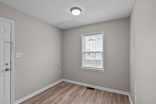 Building Photo - Cute Remodeled home in Cul-de-sac