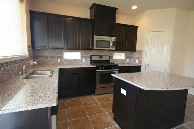 Building Photo - 18319 Amalfi Coast Dr