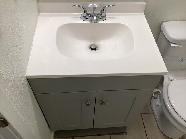 Building Photo - 516 W Murray Ave