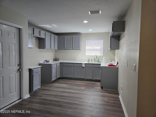 Building Photo - 5738 Moncrief Rd