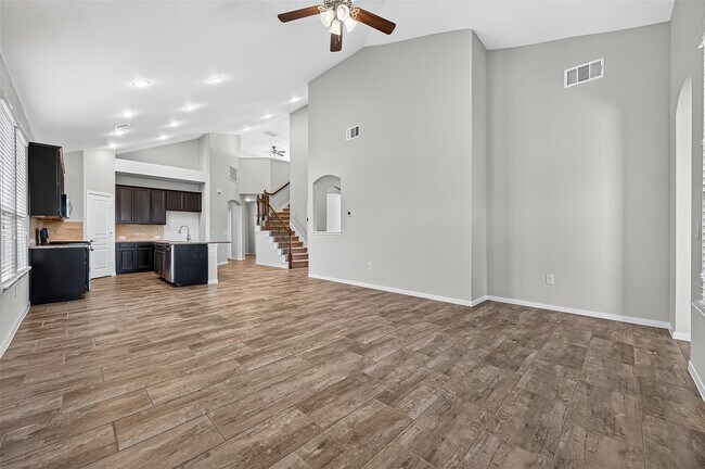 Building Photo - 24603 Royal Pike Dr