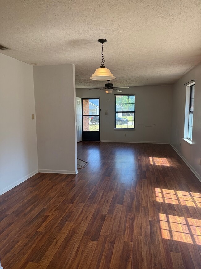 Building Photo - 209-p209 Garden Cir