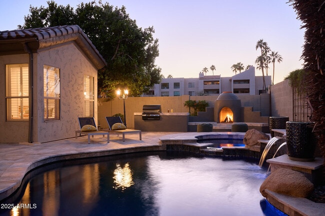 Building Photo - 3202 E Orange Dr