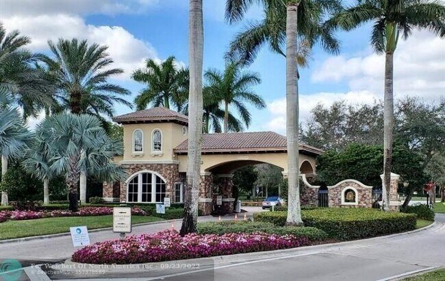 Building Photo - 10980 NW 78th Pl