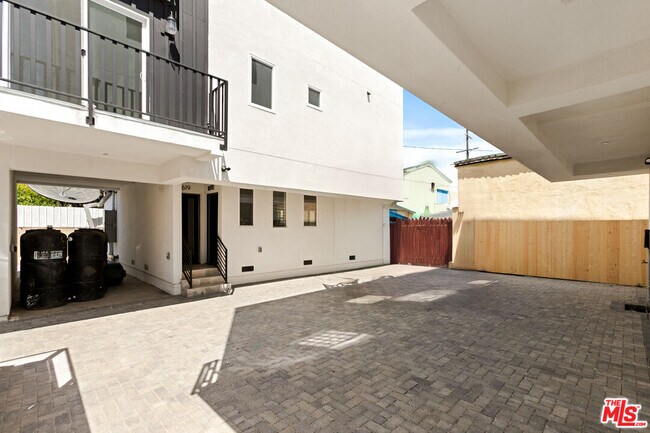 Building Photo - 1617 2nd Ave