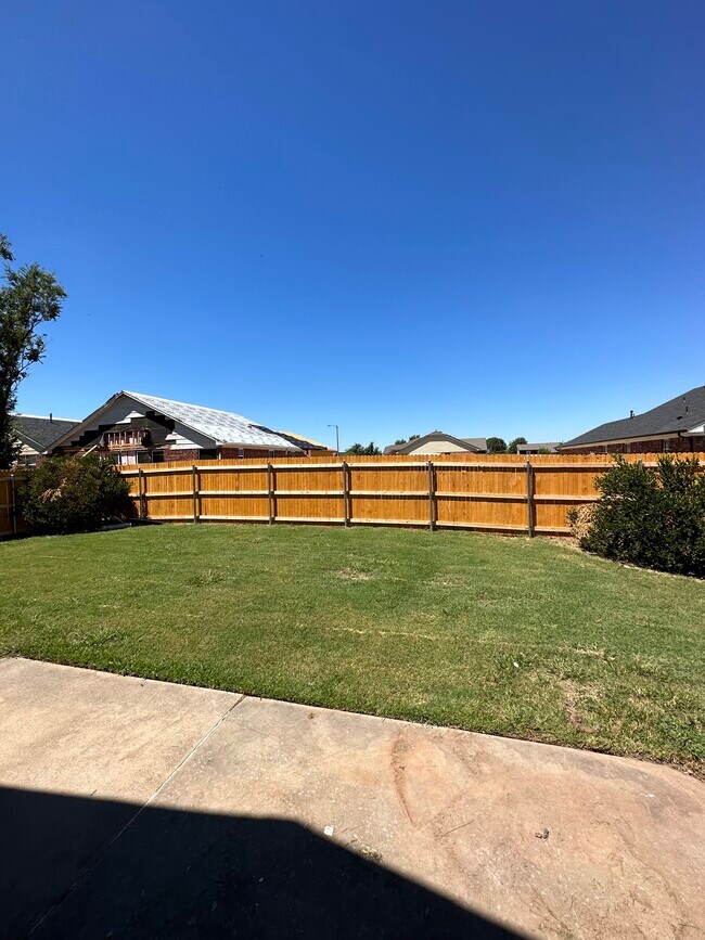 Building Photo - 2004 Cloverdale Ln