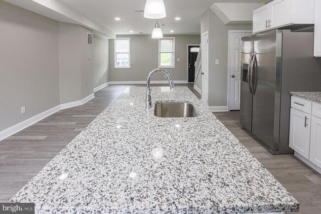 Building Photo - 4 Bedroom Beautiful Home