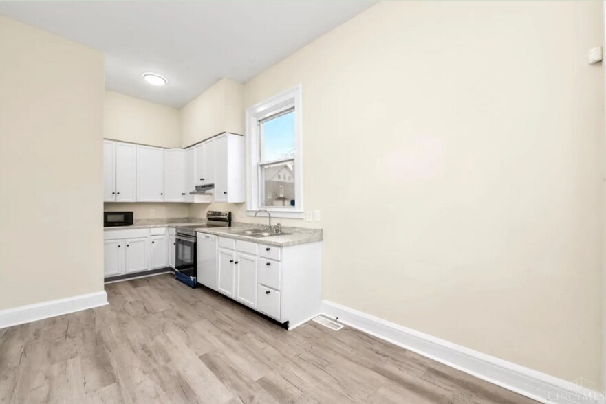 Kitchen 2 - 550 Hale Ave