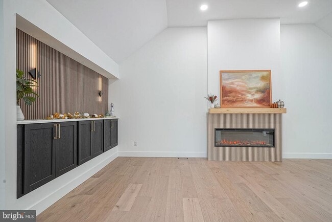 Building Photo - 316 Farmdale Rd