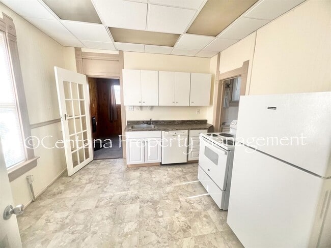 Building Photo - Quaint 2-bedroom cottage located in uptown...