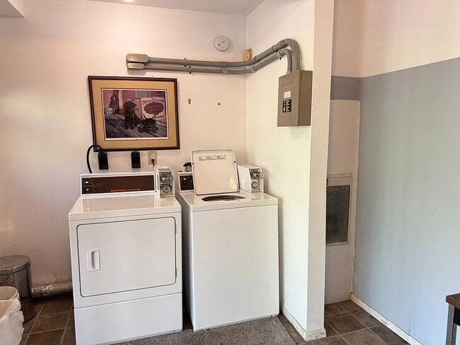 Building Photo - 5427 N Shore Dr