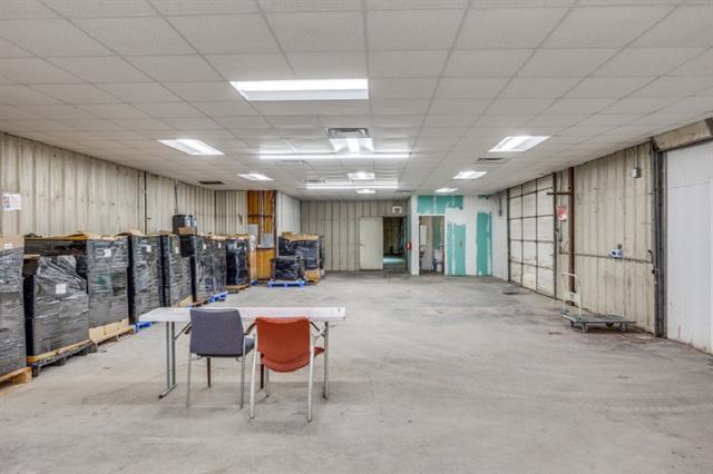 Building Photo - 3550 Whiteley Rd