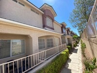 Building Photo - Charming 2 Bed/3Bath/2 Car Garage, Townhome nestled in this beautiful Summerlin North Gated Commu...