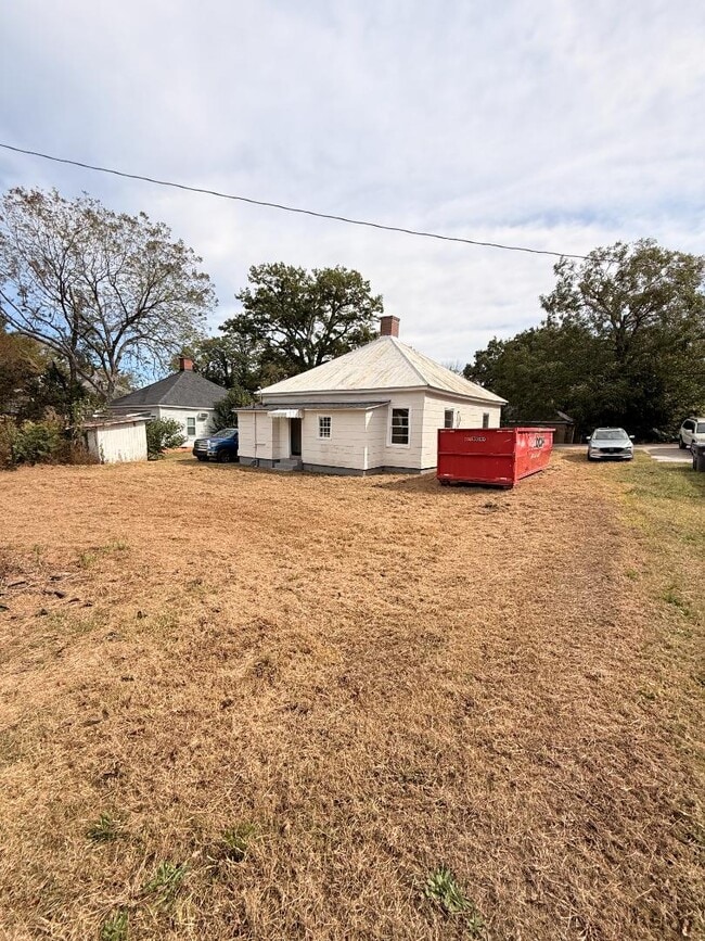 Building Photo - 382 Farley St