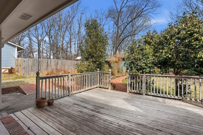 Building Photo - LIVE IN THE HEART OF RALEIGH-BEAUTIFUL AND FUNCTIONAL HOME AWAITS YOU!