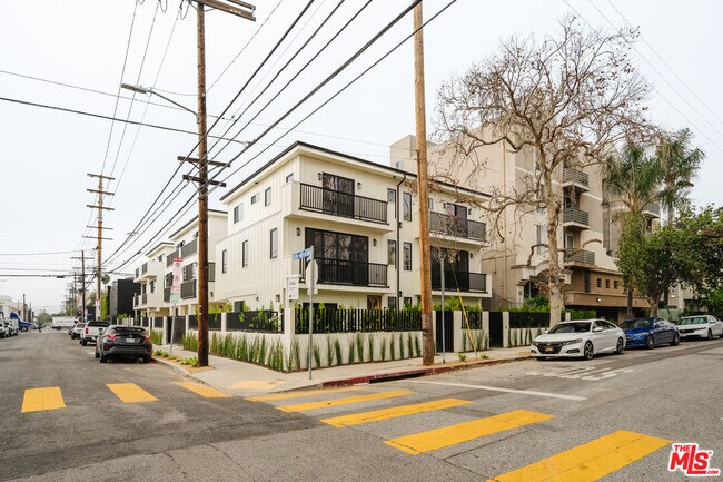 Building Photo - 1201 N McCadden Pl