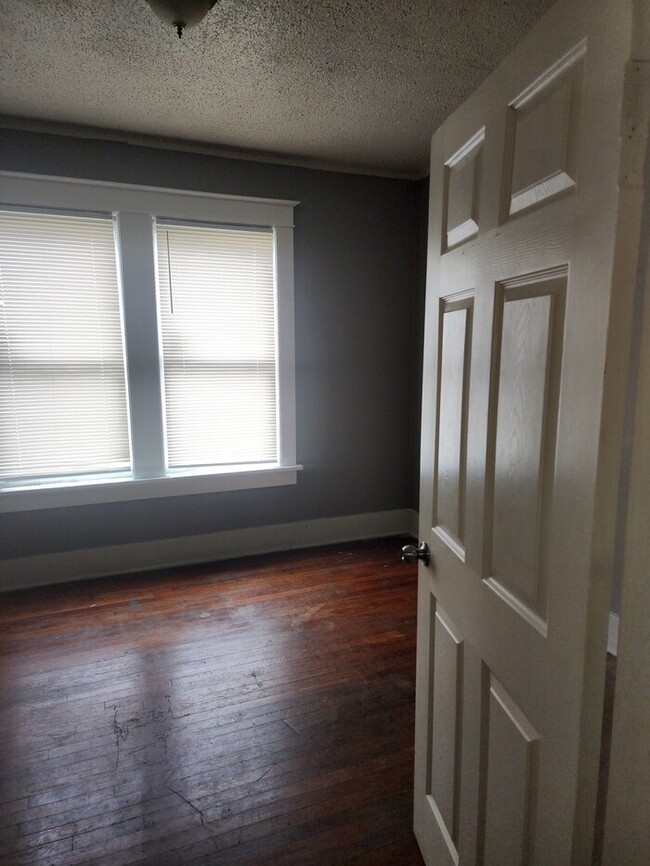 Building Photo - Spacious 2 Bedroom in North Memphis