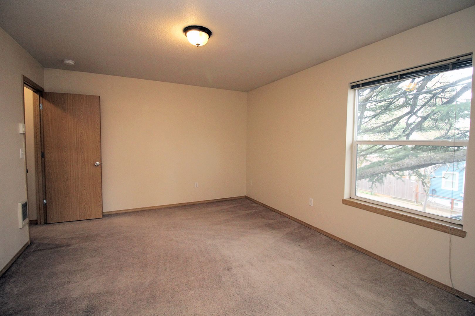 Building Photo - 6731 N Albina Ave