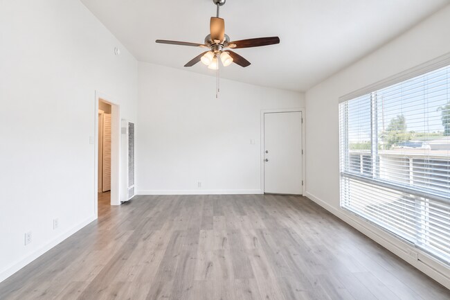 Interior Photo - 422 - 426 Exton Ave