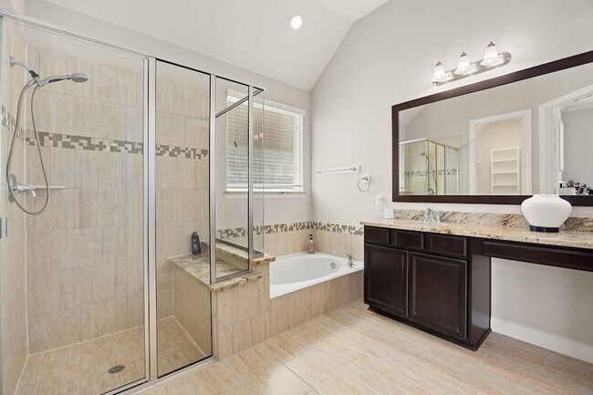 Building Photo - 25819 Oakwood Knoll Dr