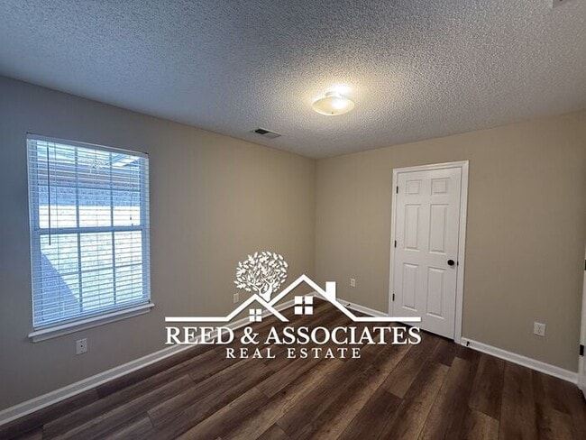 Building Photo - Charming Cordova Home