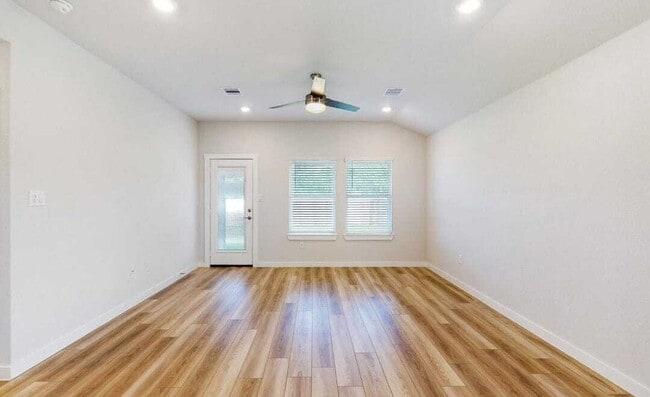 Building Photo - "Charming 3-Bedroom Home in Midtown Reserve, College Station TX!"