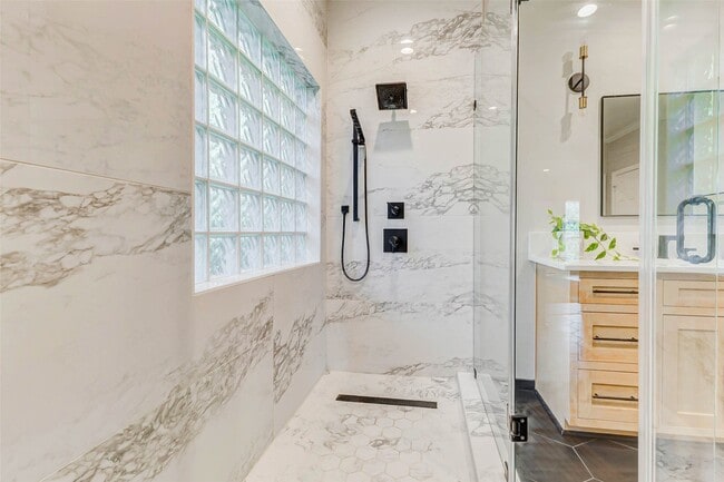 Building Photo - 2828 W Holcombe Blvd