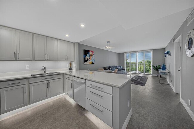 Building Photo - 1800 N Andrews Ave