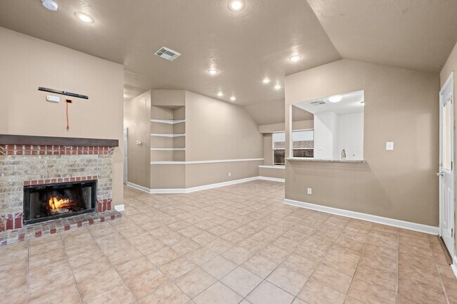 Building Photo - 12130 La Salle Oaks