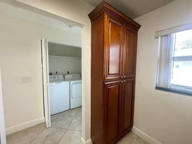 Building Photo - 3434 State St