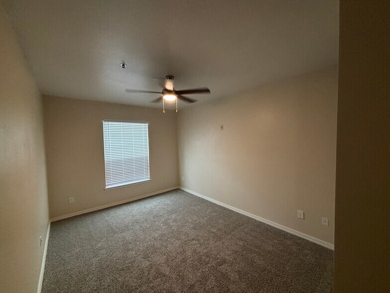 Building Photo - 250 S Stagecoach Trail