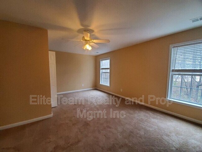 Building Photo - 10903 Chastain Parc Dr