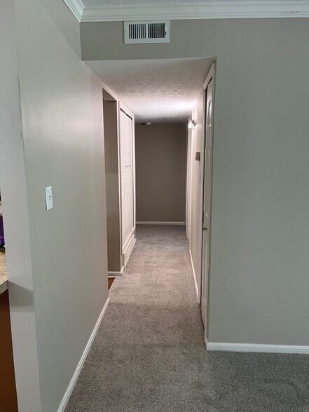 Building Photo - 6719 Gunston Ln