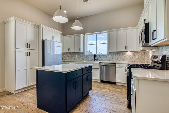 Building Photo - 805 Mormon Tea Dr