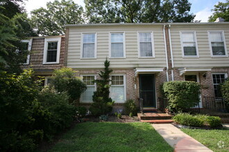 Building Photo - Crofton Triangle Townhome