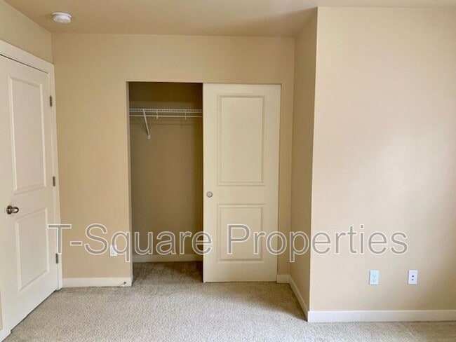 Building Photo - 10218 242nd Ave NE