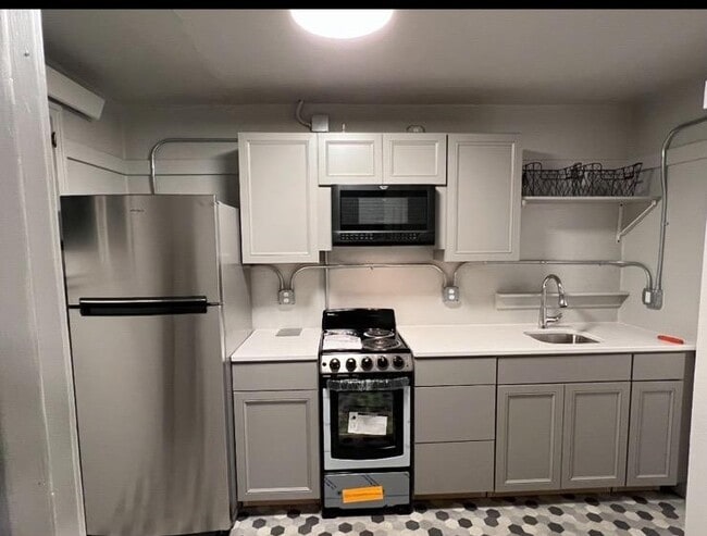 Building Photo - Best Apartments