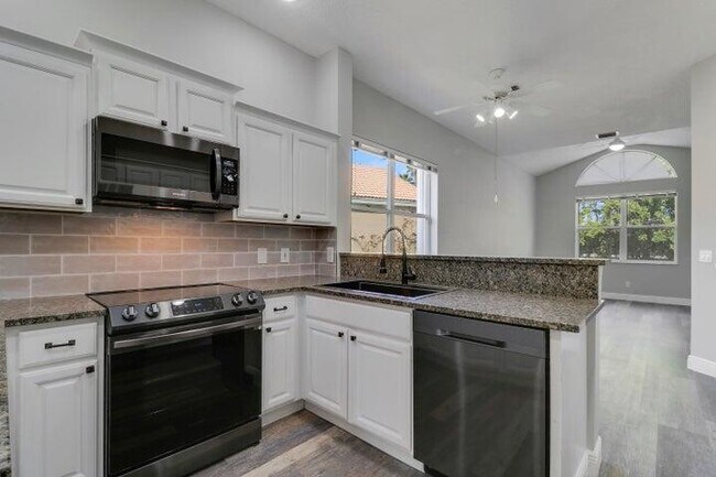 Building Photo - 3033 SE Brierwood Pl